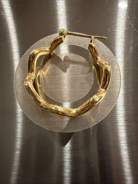 Tiffany & Co. 18k gold zig zag hoop earring